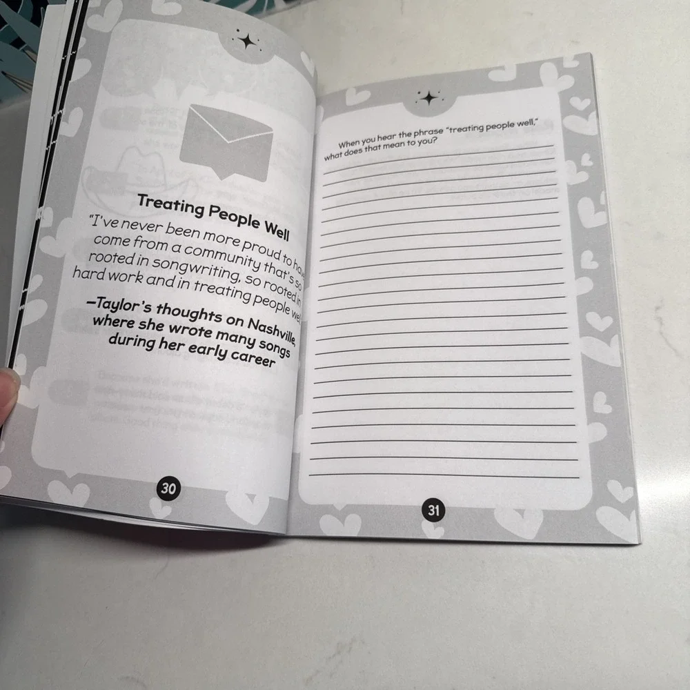 96 Facts About Taylor Swift:‎ Quizzes, Quotes, Questions, and More! With Journal